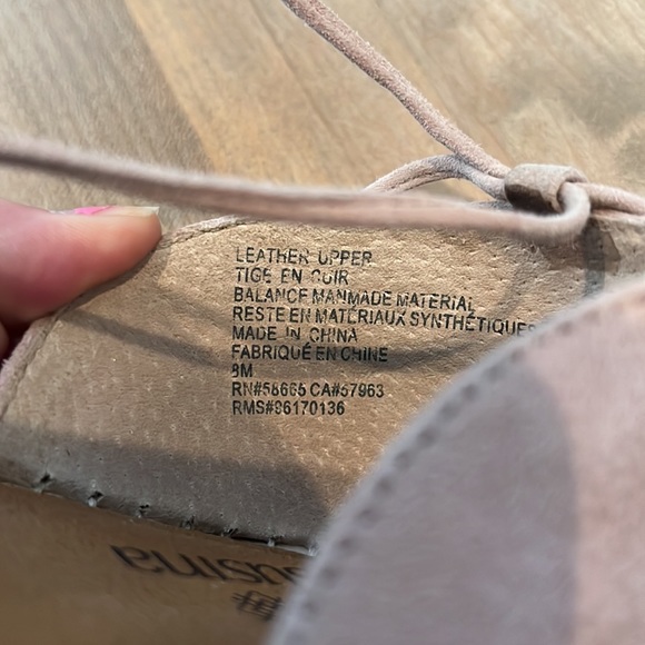 Susina Flat Time Lace Up Sandals Size 8 Tan Suede - Picture 6 of 8